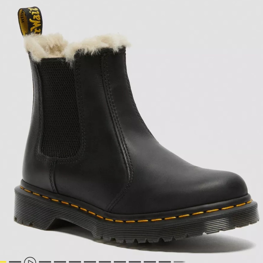 2976 WOMEN'S Women's Faux Fur Lined Chelsea Boots
